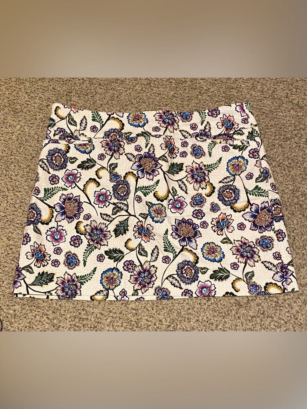 Attyre New York Floral Print Beige Mini Skort